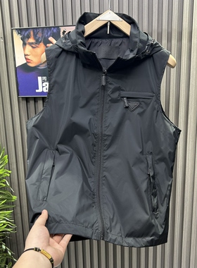 2026欧货普家三角标美式修身薄马甲春夏可拆卸帽户外商务休闲坎肩