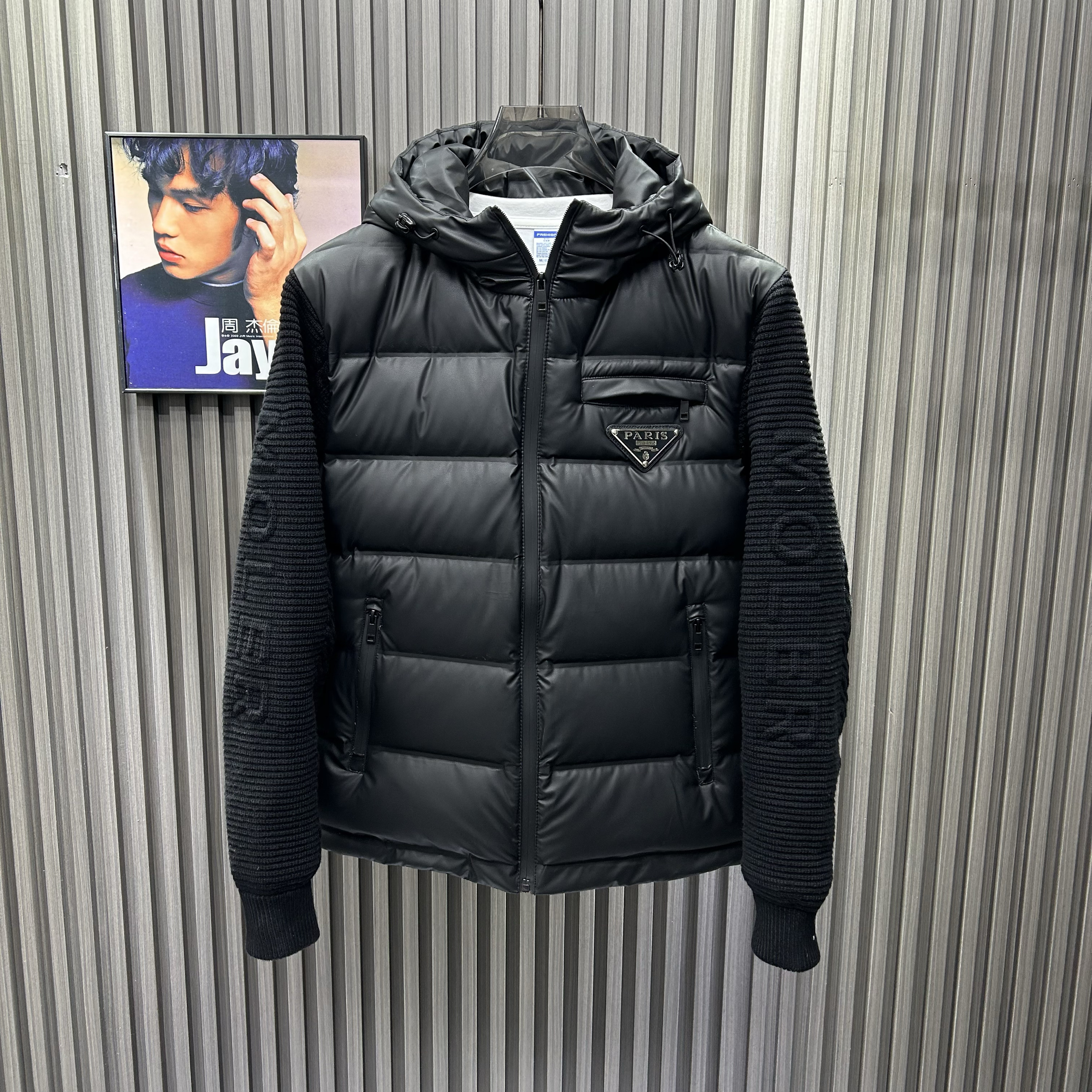 普家冬季新款拼接针织袖羽绒服简约三角标pu面料免洗修身气质欧货