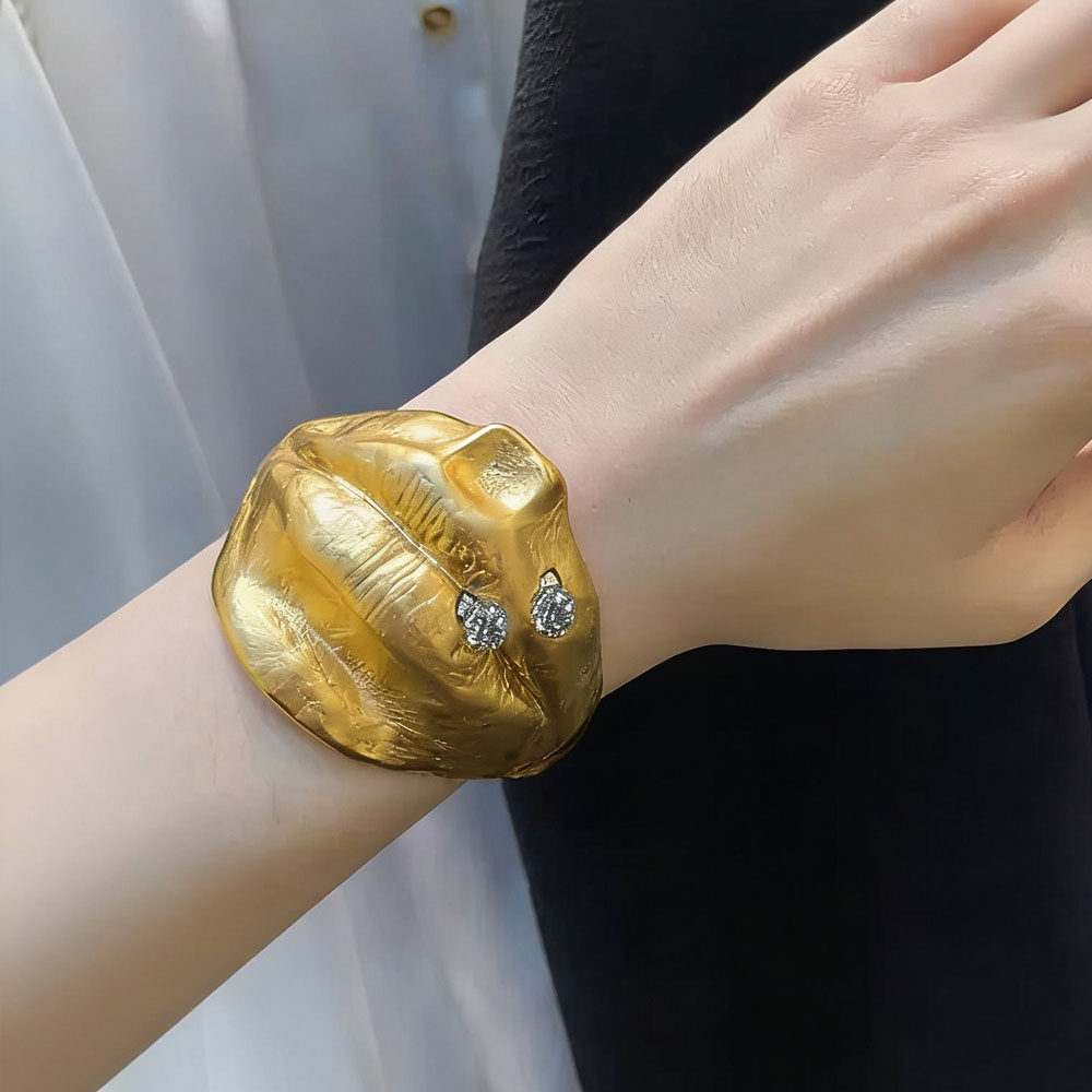 中古vintage夸张金属大嘴唇宽版手镯恶魔重工设计感水钻开口手环