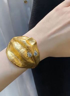 vintage夸张金属大嘴唇宽版手镯