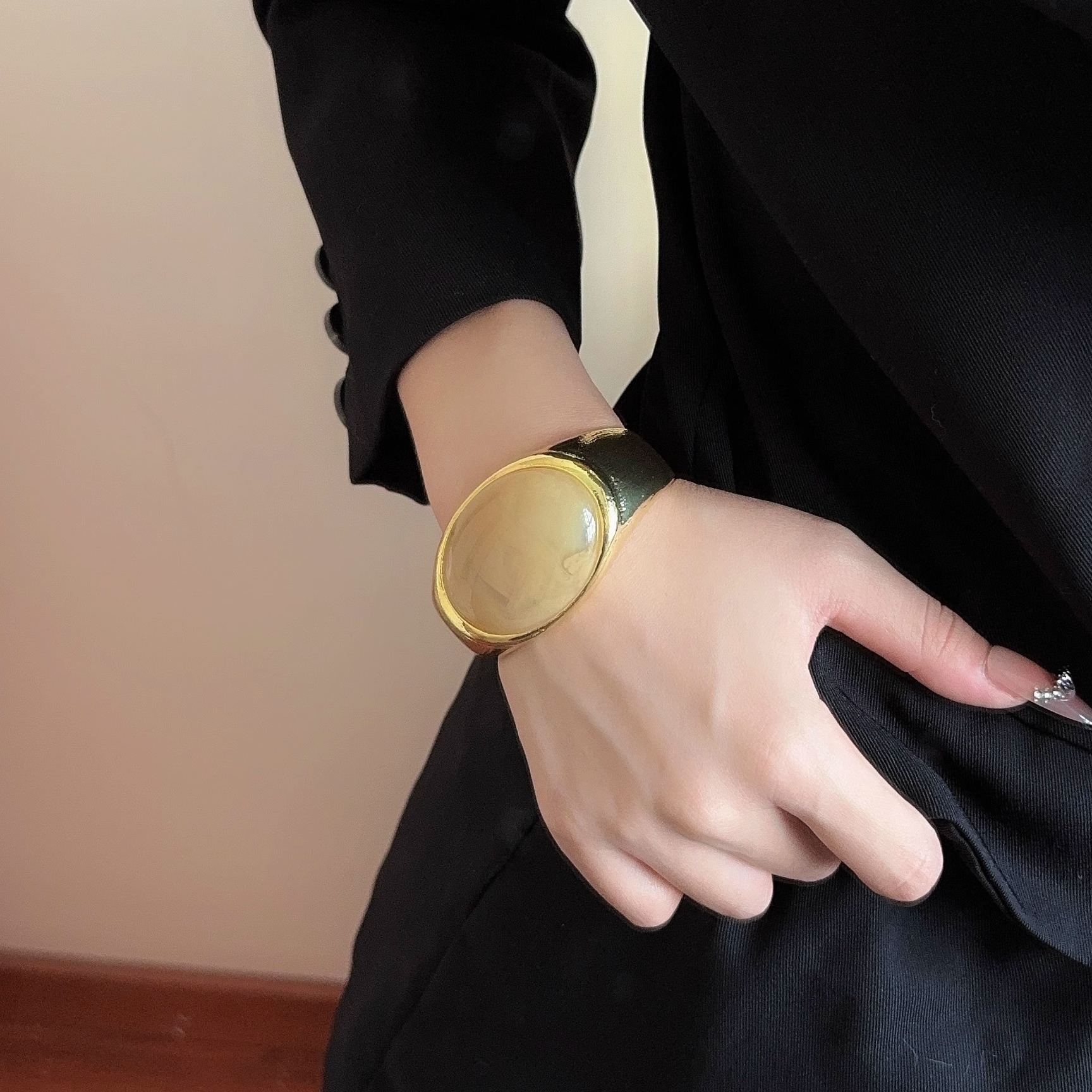 简约设计夸张树脂椭圆开口手镯潮