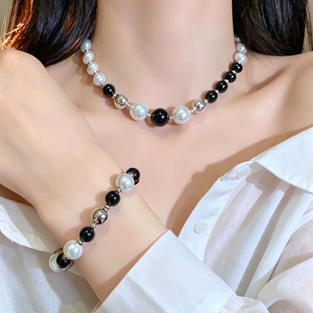 简约冷淡风黑白色珍珠串珠项链手串女款高级轻奢小众手链锁骨颈链