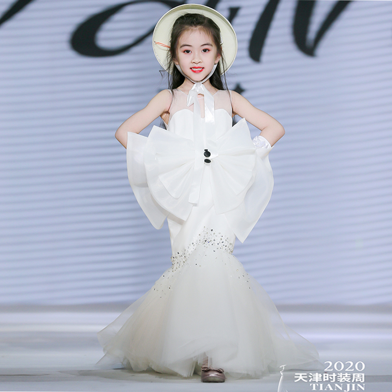 女童礼服鱼尾裙2025新款夏儿童小众高端童模走秀白色演出服蝴蝶结