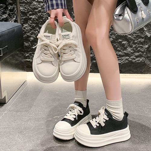 巨好看松糕厚底增高小白鞋女2026新款秋季小个子女鞋休闲运动板鞋