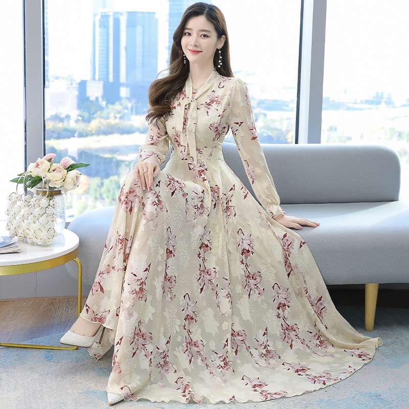 2024春夏女新款长款连衣裙提花雪纺超仙收腰沙滩大摆蝴蝶结超长裙