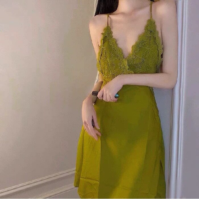 夏季薄款冰丝吊带睡裙女V领带胸垫纯欲性感露背中长款睡衣连衣裙