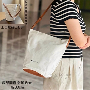 修丽可米白色帆布单肩包简约时尚水桶包百搭手拎包带拉链收纳包