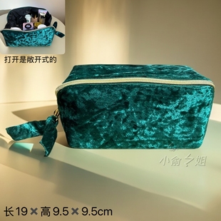 大牌 赫连那化妆包绿色丝绒便捷圆形小号手拿包收纳包