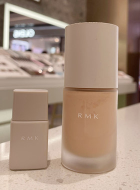 RMK新款无玷粉底液水润保湿