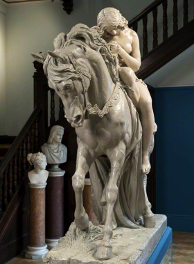 石雕艺术品定制汉白玉骑马女人雕像制作展馆工艺品铜雕摆件欧式