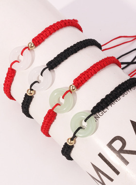 Sweet couple bracelets are woven as gifts for best friends新