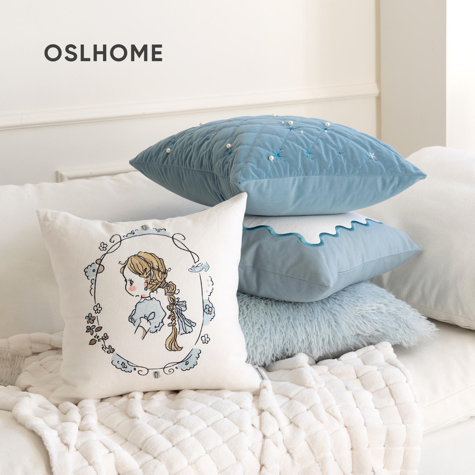 现代简约轻奢儿童样板间女孩抱枕