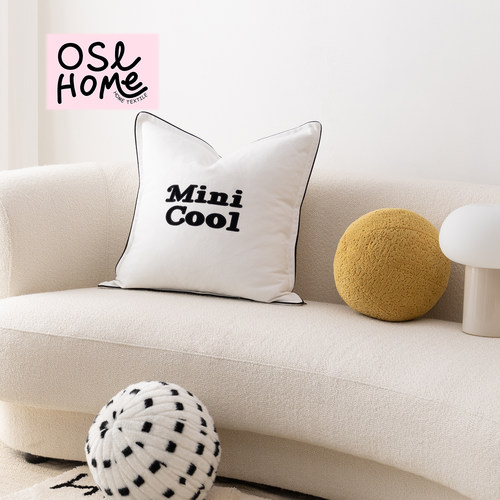 现代简约纯色绒布圆球抱枕