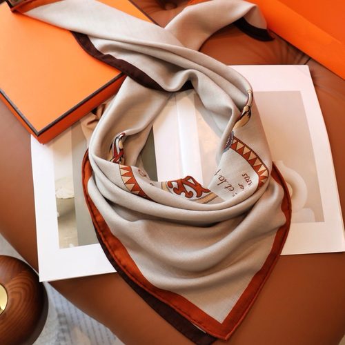 重磅H人字纹丝绒110方巾 气质款真丝羊绒披肩围巾 自信百搭时髦感