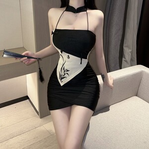 辣妹性感挂脖抹胸连衣裙女2025新款设计感小众夜场紧身包臀短裙子