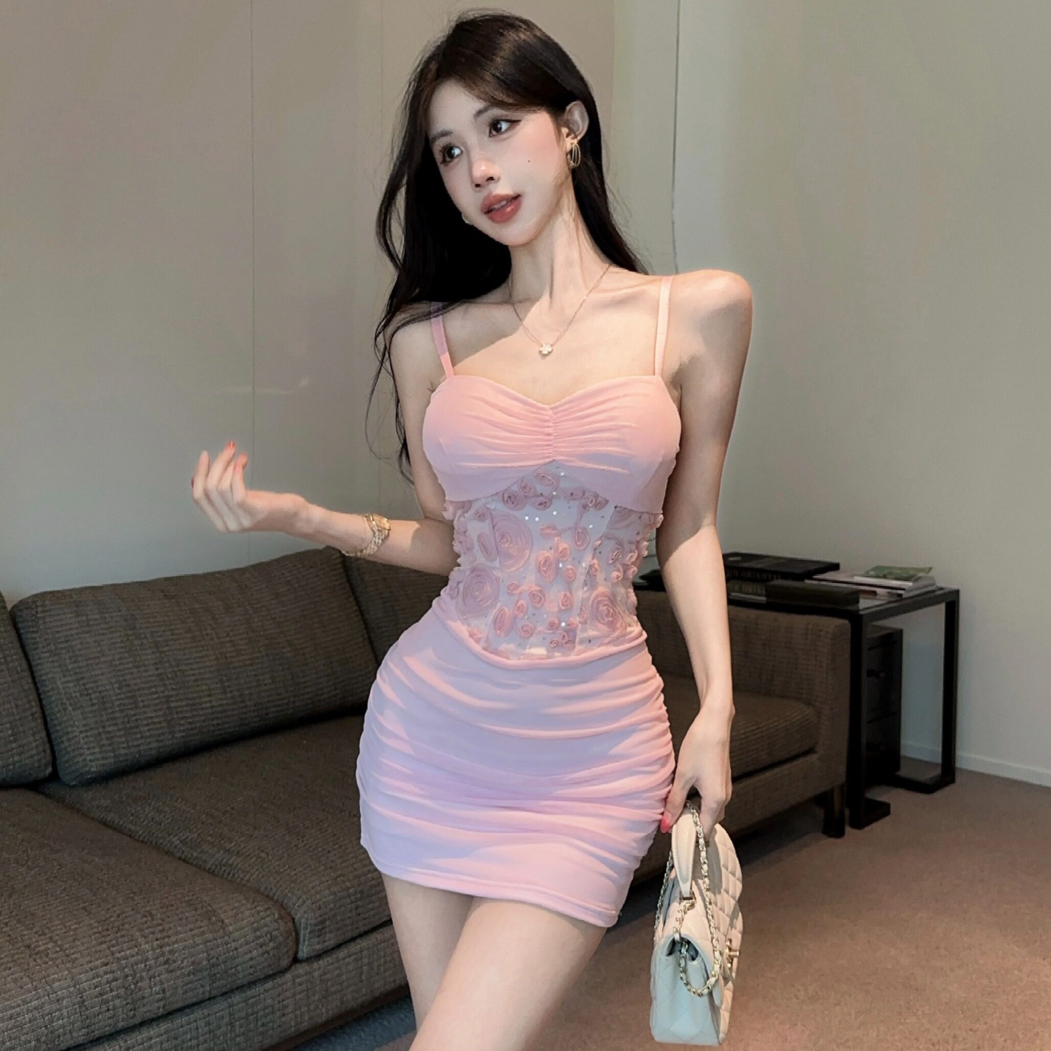 性感吊带连衣裙网纱花朵显身材