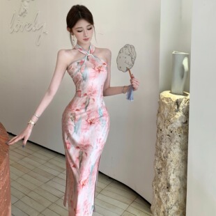 复古新中式国风减龄年轻长款改良旗袍女技师服修身包臀挂脖连衣裙