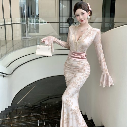 气质感鱼尾裙蕾丝印花绑带显身材