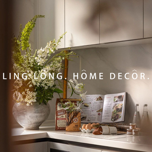 样板房全屋定制展厅厨房中古轻奢面点制作主题软装摆件花瓶花艺书