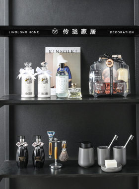 轻奢样板间浴室镜柜层架饰品摆件