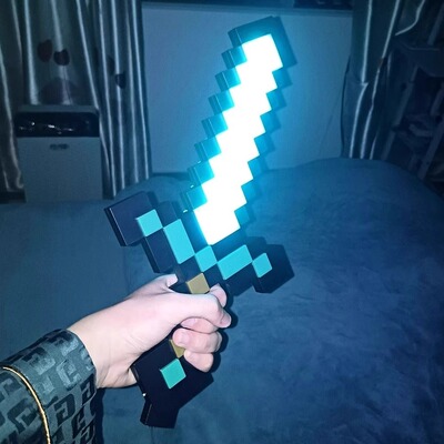 我的世界像素七色钻石剑男孩玩具