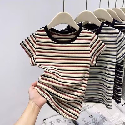 设计红色条纹正肩短袖T恤