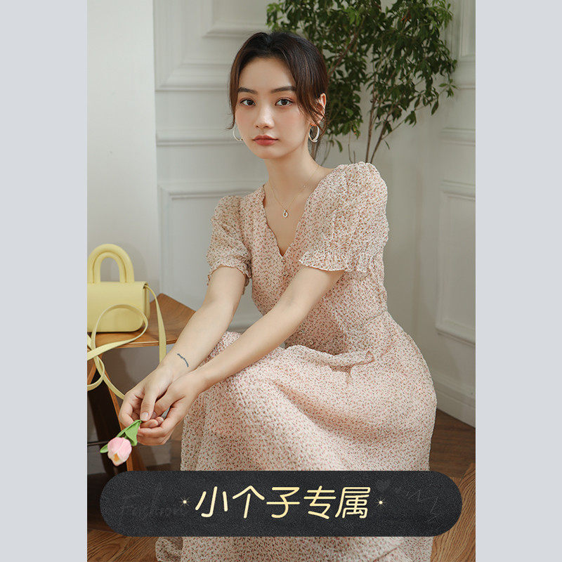 小个子温柔风碎花连衣裙女夏2026新款法式复古v领气质甜美茶歇裙