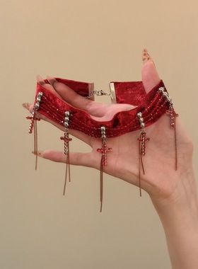 丝绒镶钻十字架流苏项链复古时尚气质颈链小众高级感甜酷百搭项链