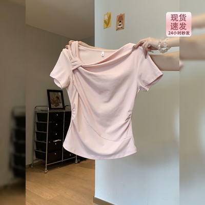 秀智粉色miu系少女斜肩扭结露锁骨短袖t恤女夏季修身褶皱收腰上衣