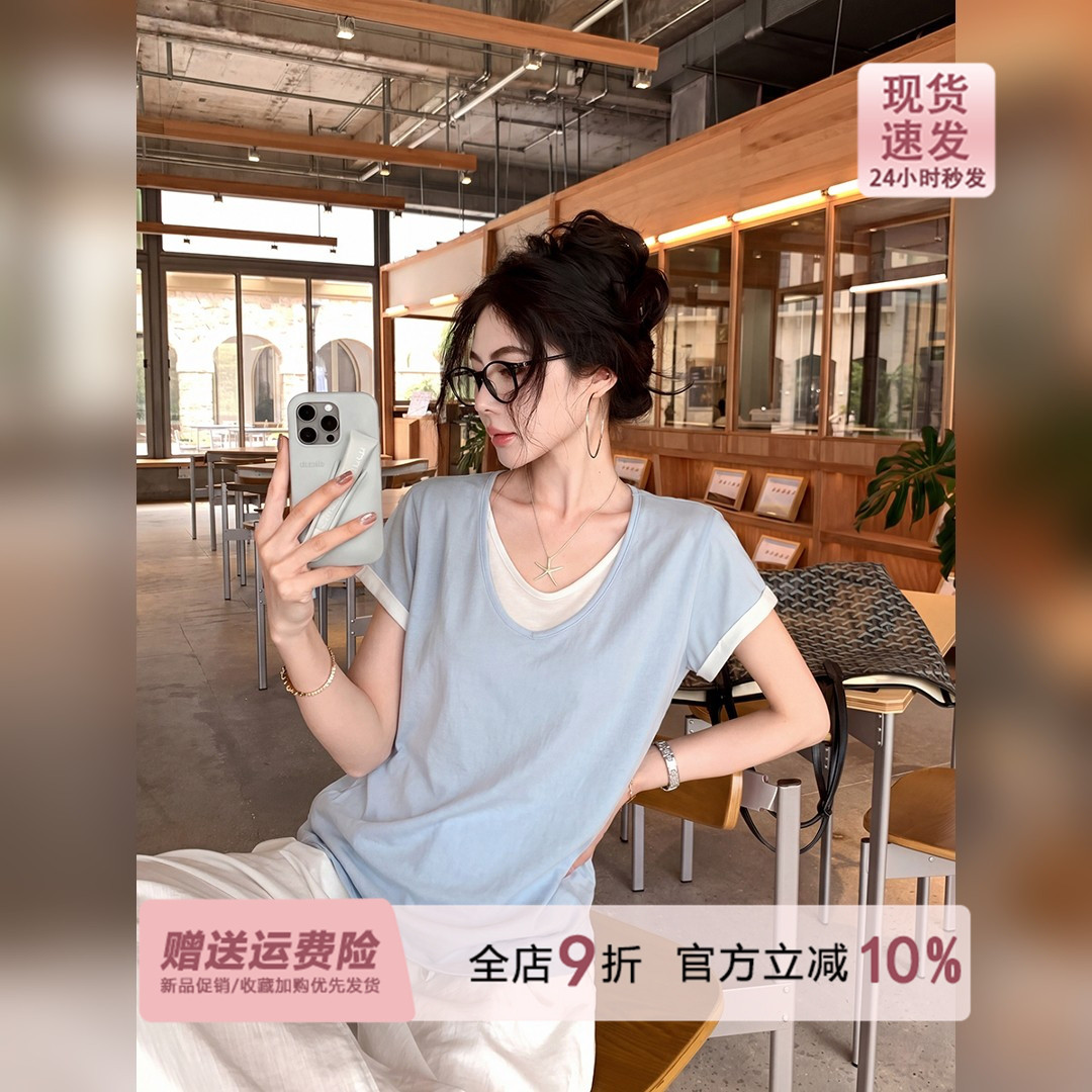 韩系巨好看的假两件浅蓝色v领短袖t恤女夏季撞色宽松正肩上衣tee图片