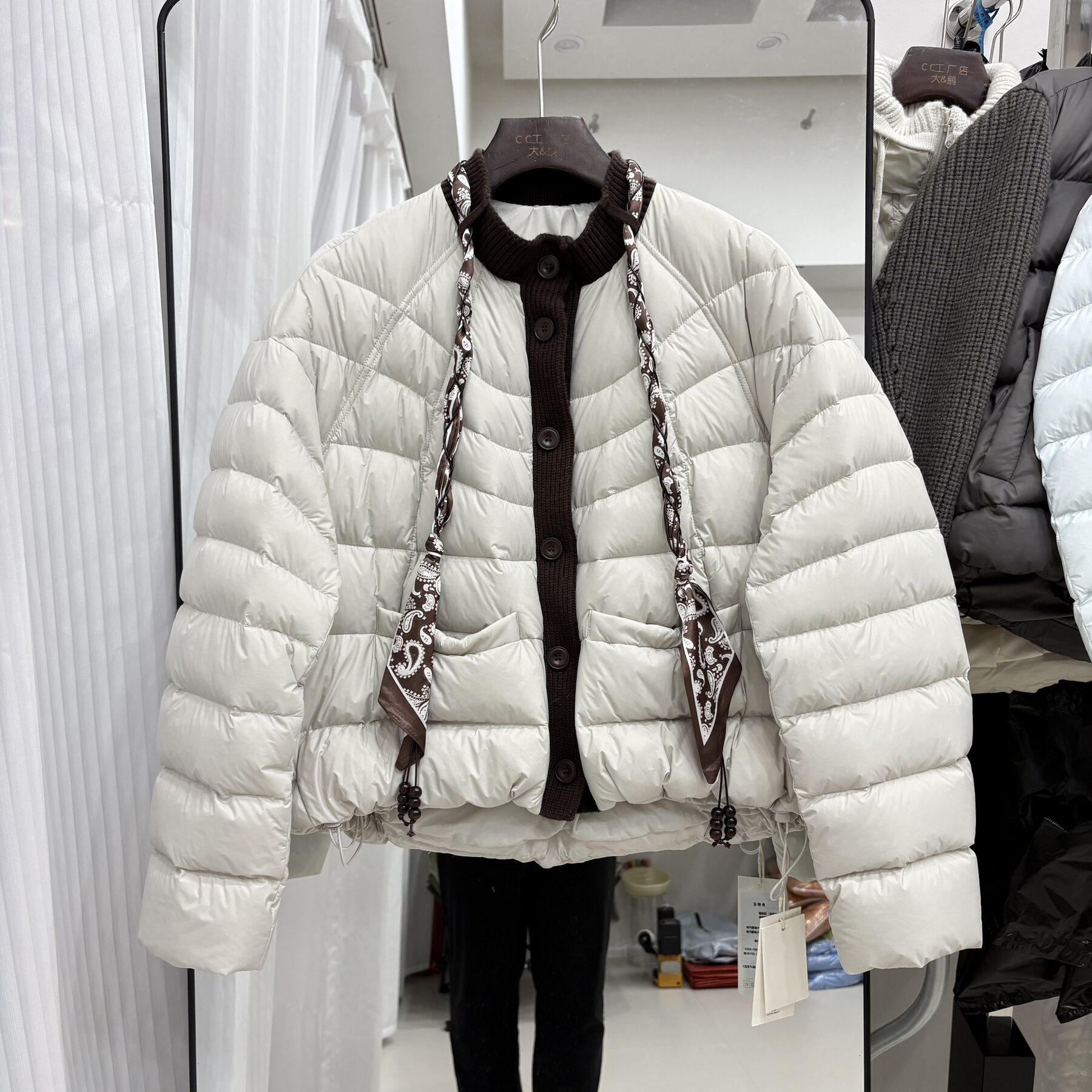 秋冬韩版针织拼接圆领配丝巾洋气羽绒服女短款时尚休闲百搭保暖