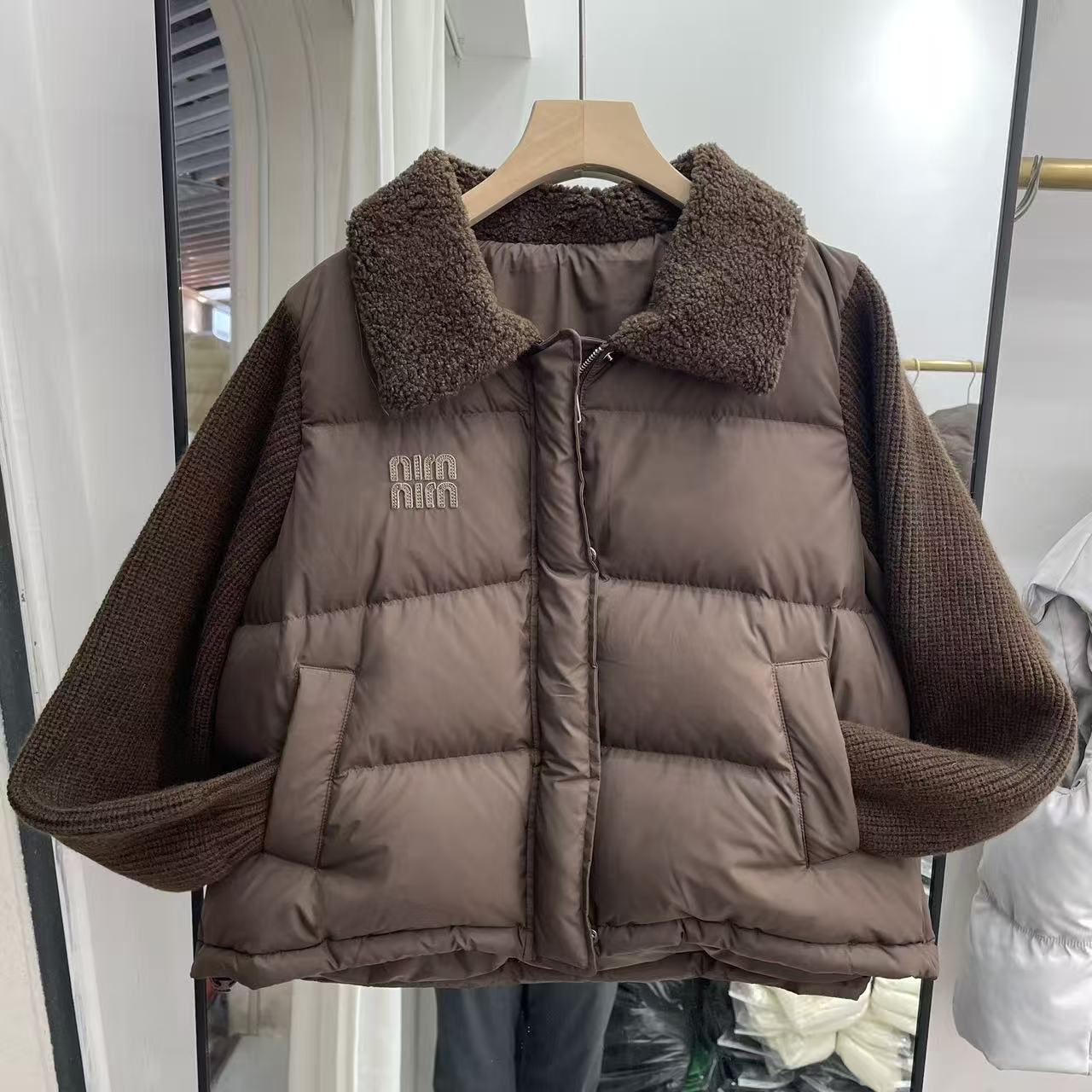 拼接羊羔绒翻领羽绒服女短款白鸭绒外套秋冬时尚拼接针织长袖保暖