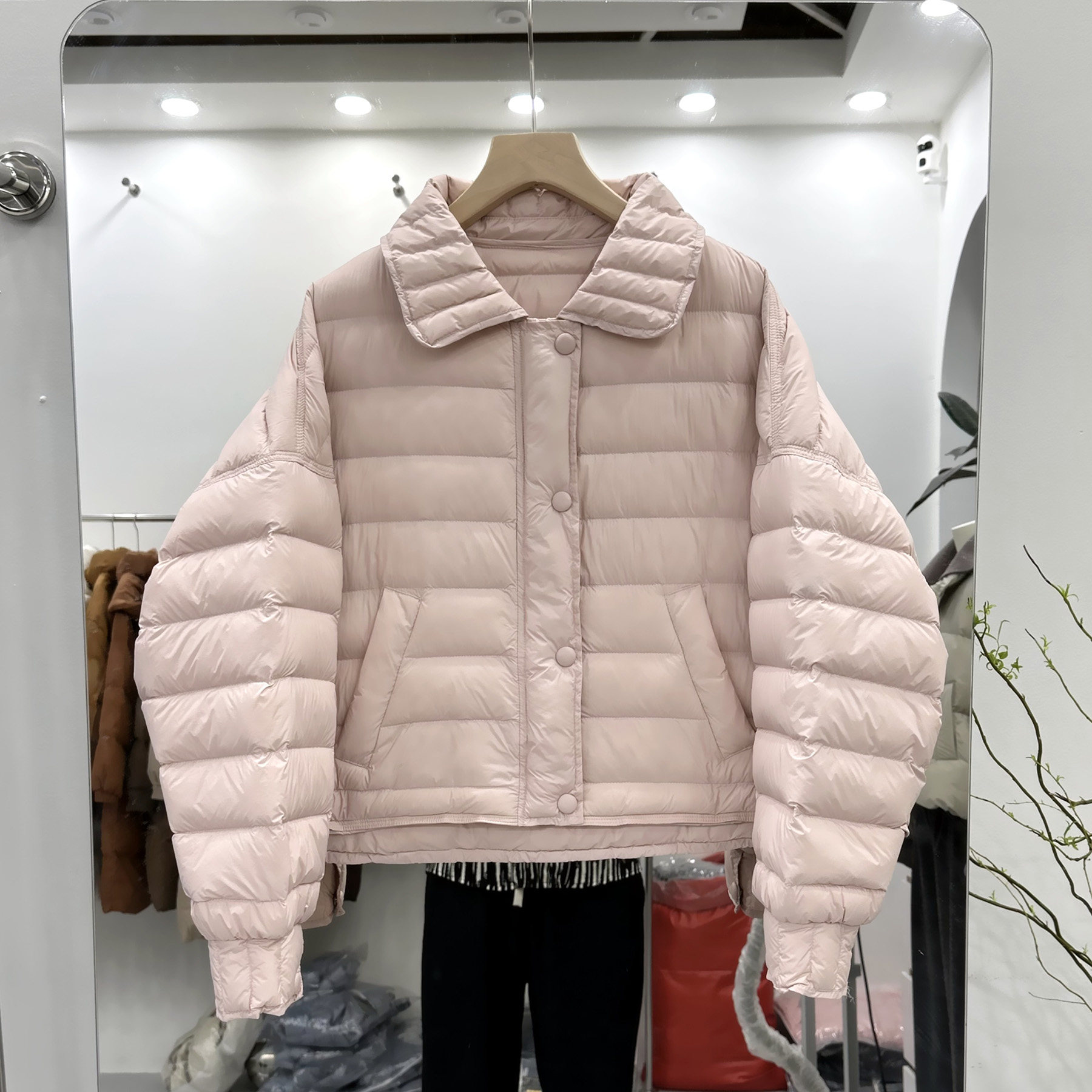 秋冬韩版宽松衬衫领羽绒服女短款保暖小个子纯色洋气时尚外套