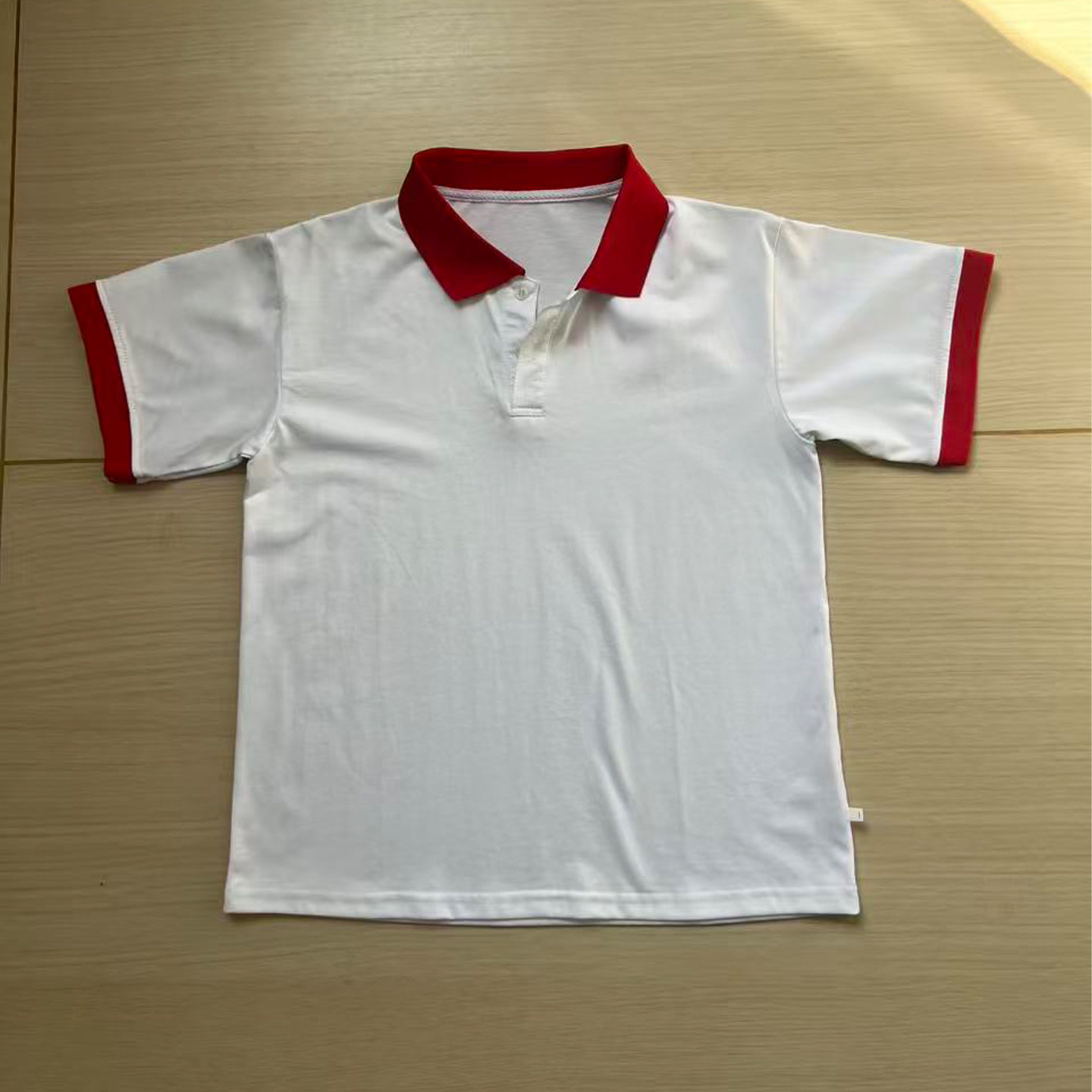 白色校服短袖POLO衫领子大红色袖口大红色男女学生夏季款通用班服