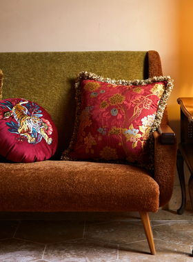 偏爱集绣花抱枕美式客厅中式沙发靠垫高级感轻奢红色圆抱枕套