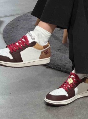 【不尴尬版】2026年新款马年限定图腾刺绣男女休闲板鞋红色鞋子