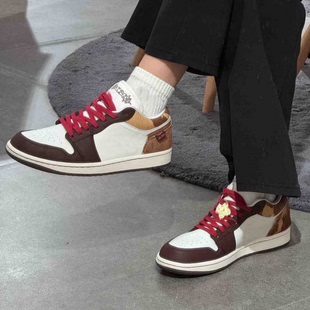 红色鞋 百搭平底图腾刺绣男女休闲板鞋 2026年新款 子 不尴尬版