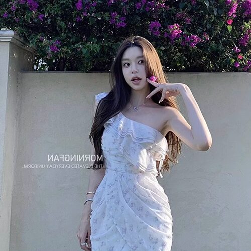 温柔度假感斜肩碎花连衣裙女夏浪漫层叠荷叶边雪纺裙子