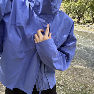 专业压胶薄壳冲锋衣 gorpcore户外风 现货