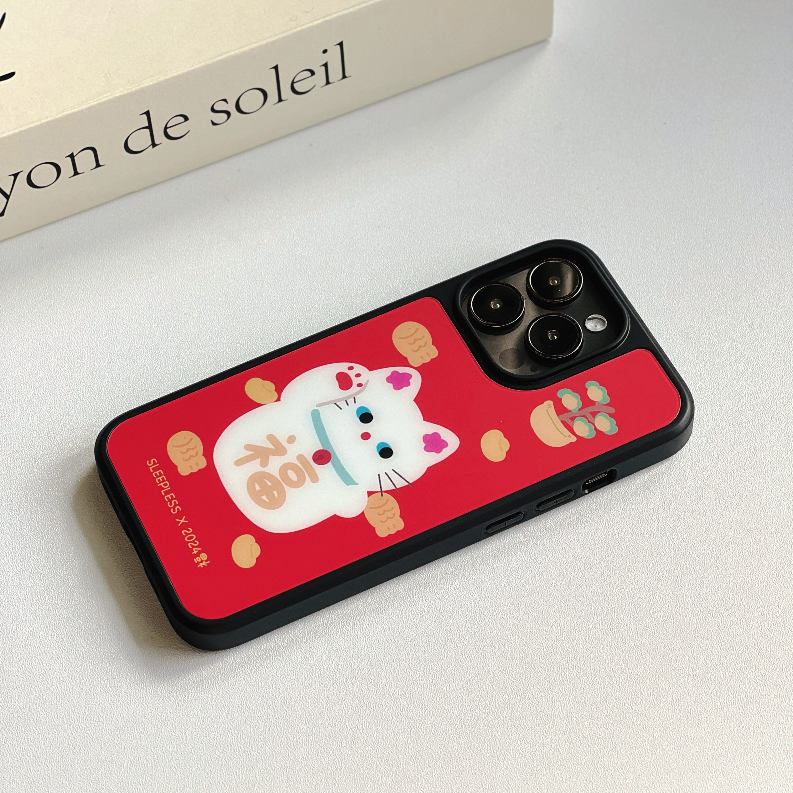 新年插画招财猫猫黑框磨砂磁吸手机壳适用苹果iPhone17promax手机壳16pro玻璃手机壳14pro全包13ins