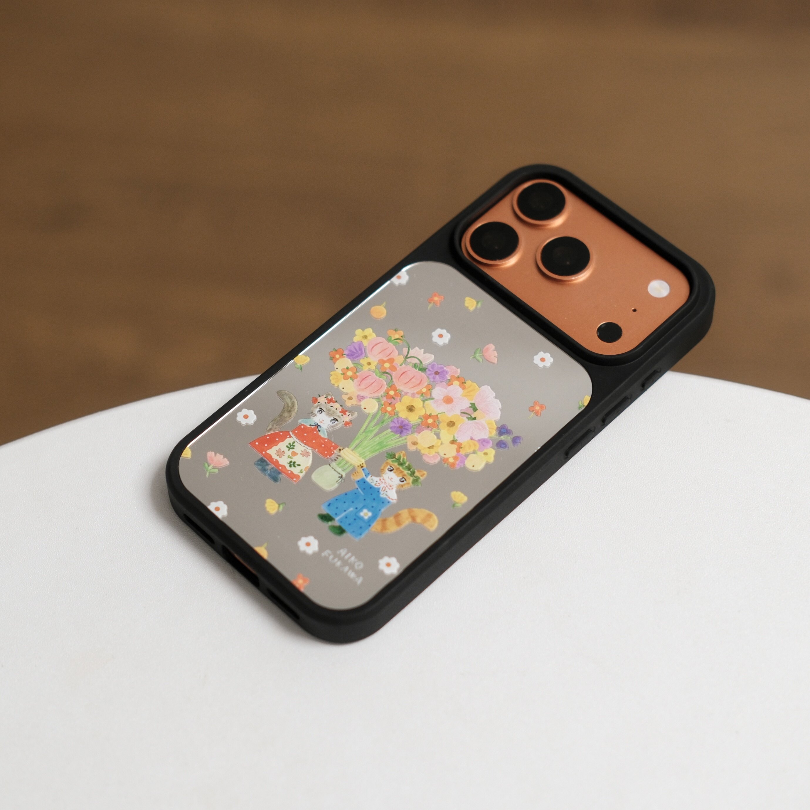 小众插画Aiko花卉猫咪电镀镜面黑框磁吸手机壳iPhone16promax镜面手机壳17pro手机壳14pro全包13少女心甜美