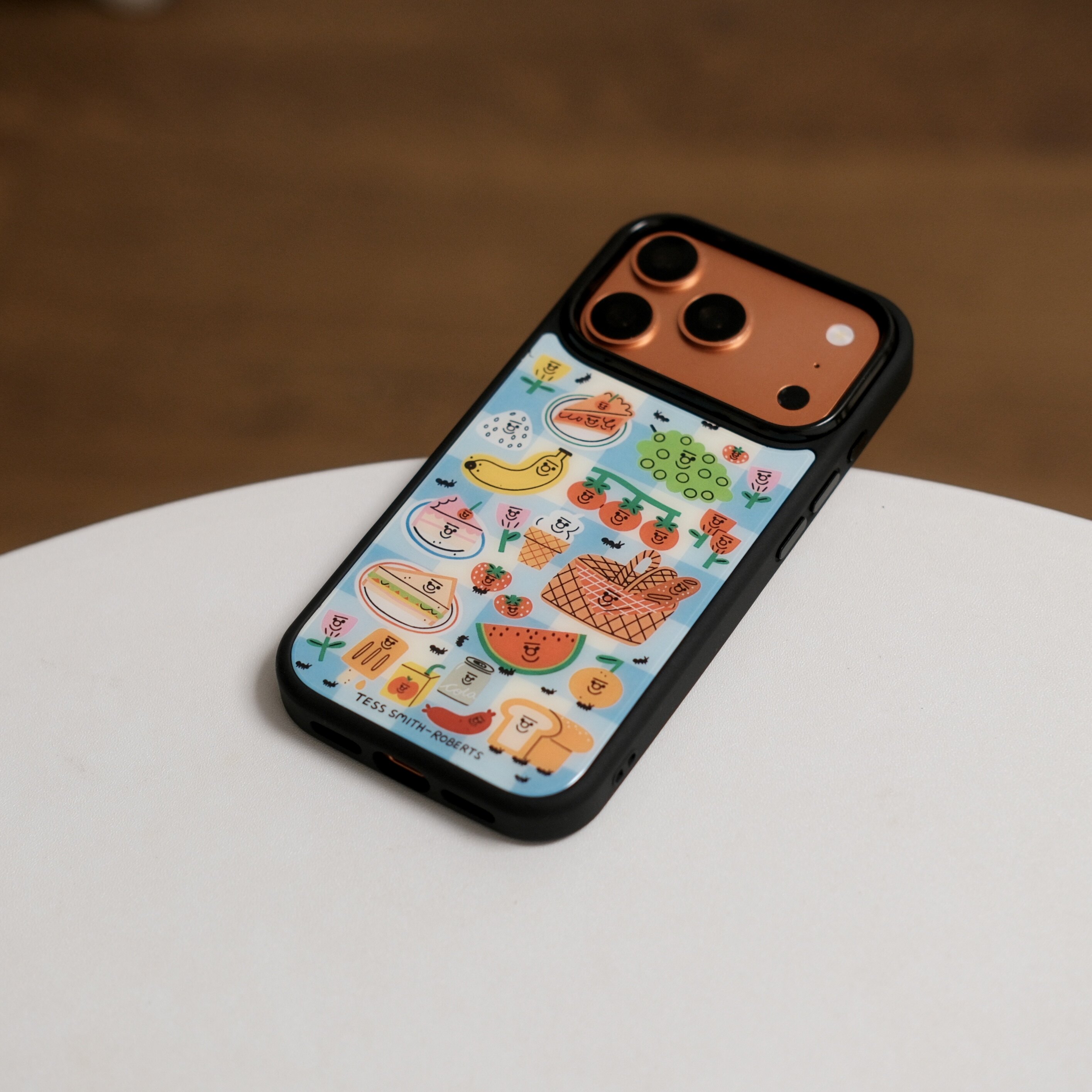 趣味插画野餐食物磨砂亚克力磁吸手机壳iPhone17promax手机壳16pro黑框软边15手机壳14pro全包16神甲壳