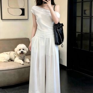 白月光休闲时尚出游穿搭一整套夏季白色斜肩上衣阔腿裤子两件套装
