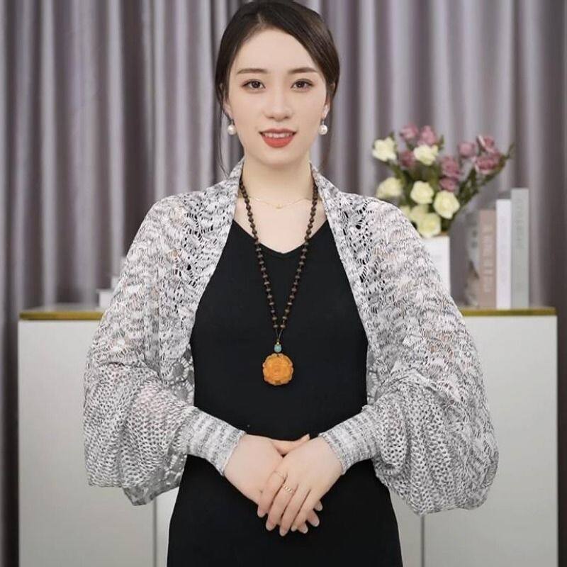 新款韩版百搭缎彩镂空长袖披肩女夏冰丝空调房披肩护颈椎开衫坎肩