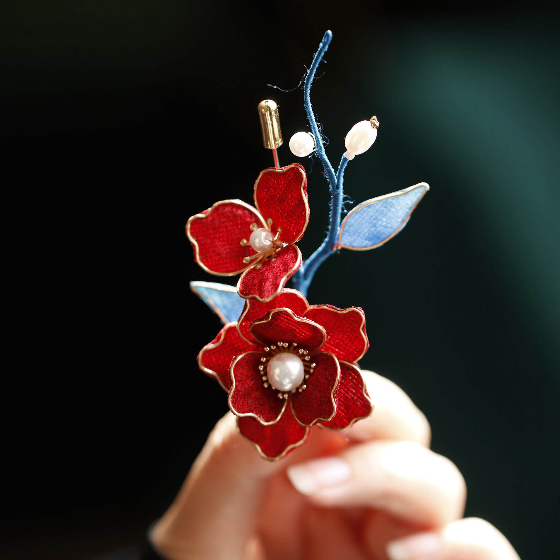 红色山茶掐丝胸针旗袍国风长针