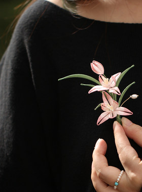 粉色缠花百合胸针高端精致胸花