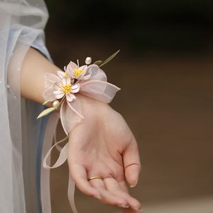 缠花粉色蝴蝶结手腕花新中式 旗袍头饰手环新娘伴娘婚礼高级仙气