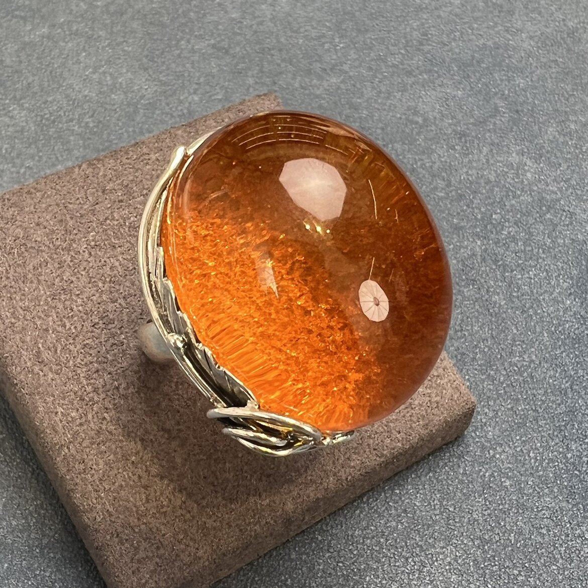 金珀戒指