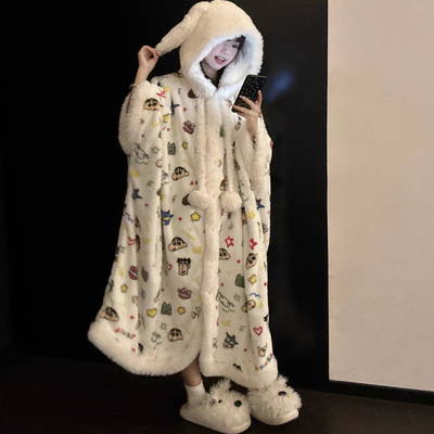 蜡笔小新连帽斗篷睡衣女珊瑚绒加绒加厚秋冬季长款睡袍家居服套装