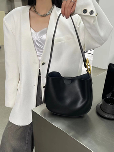 西狂利利是也偏爱真皮水桶包时尚宽肩带腋下包柔软牛皮斜挎包潮女